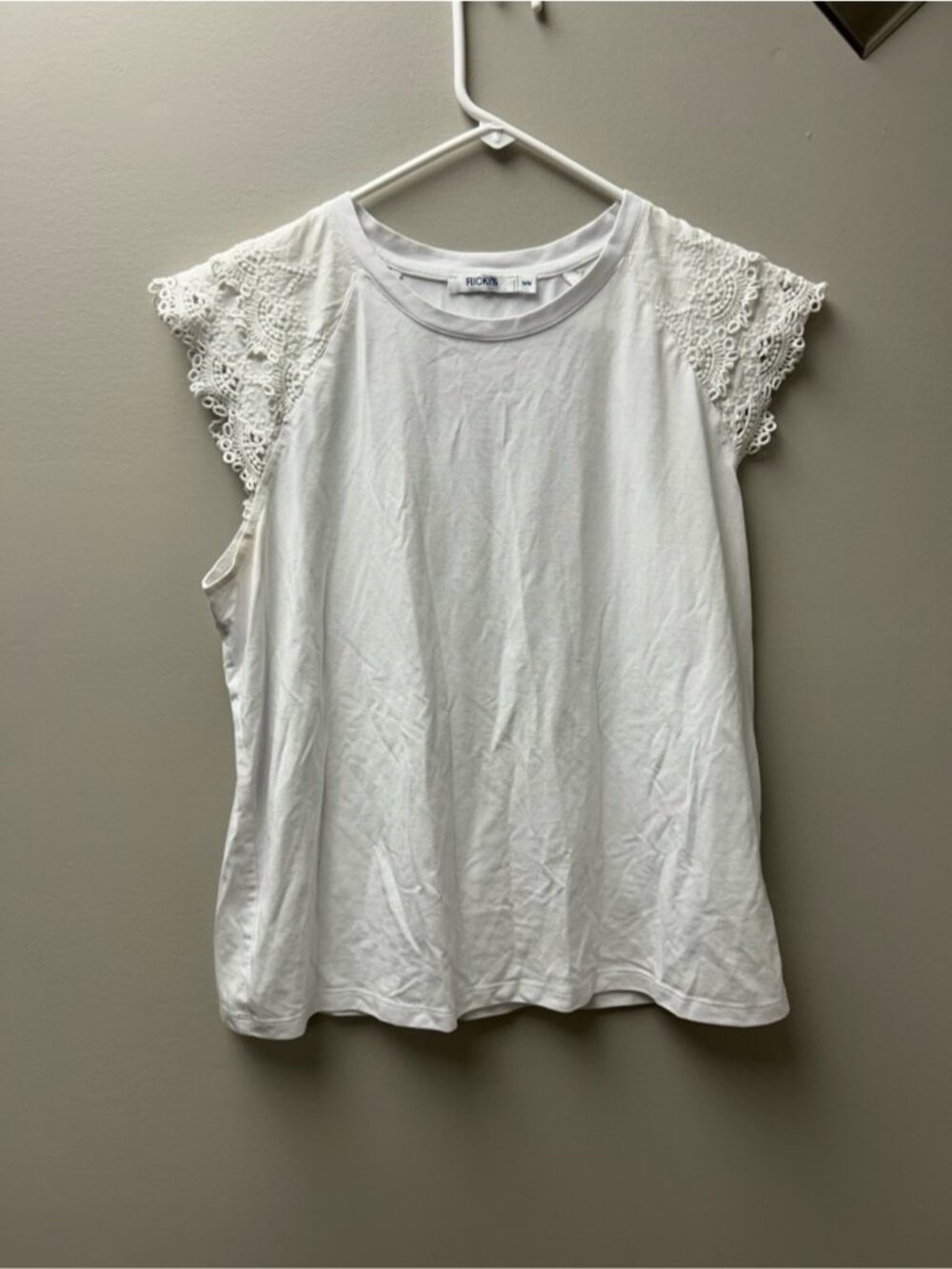 Ricki’s‎ Women’s White Lace Cap Sleeves T Shirt
